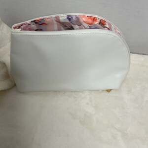 Mary Kay Patricia Bonaldi Into the Garden White Floral Clutch Makeup Bag NWT